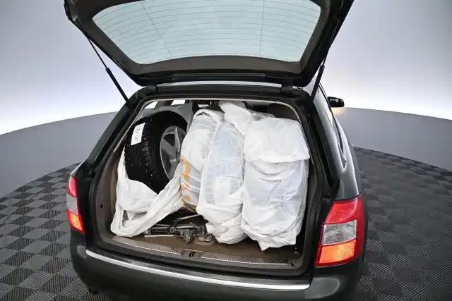 Vihreä Henkilöauto, Audi A4 – JFC-778