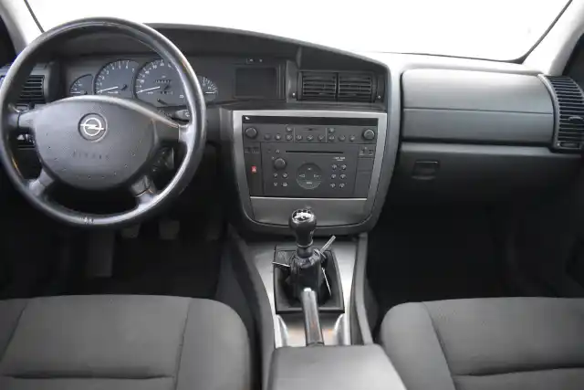 Harmaa Farmari, Opel Omega – JFG-444