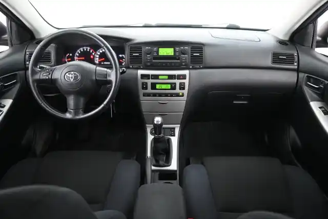 Musta Farmari, Toyota Corolla – JGF-380