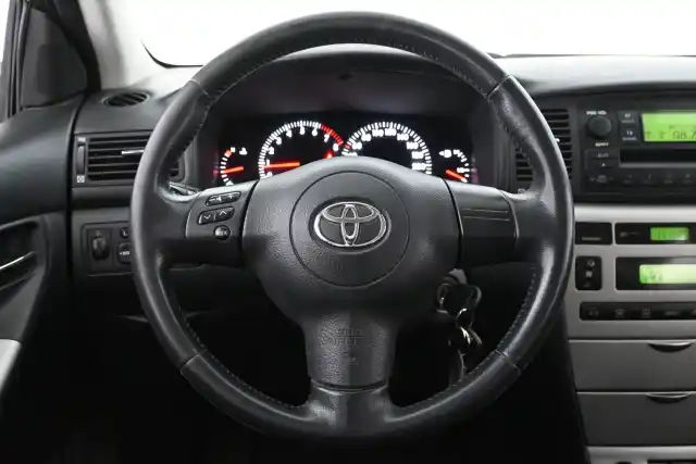 Musta Farmari, Toyota Corolla – JGF-380