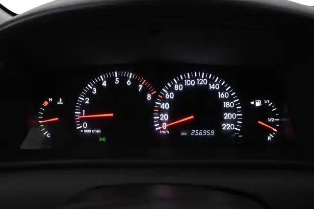 Musta Farmari, Toyota Corolla – JGF-380