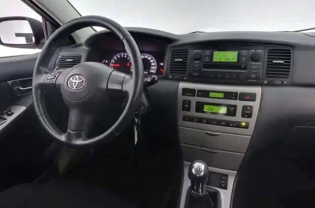 Musta Farmari, Toyota Corolla – JGF-380