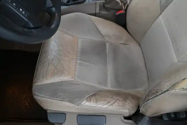 Harmaa Henkilöauto, Volvo V70 – JGR-596