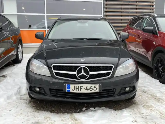 Musta Sedan, Mercedes-Benz C – JHF-465