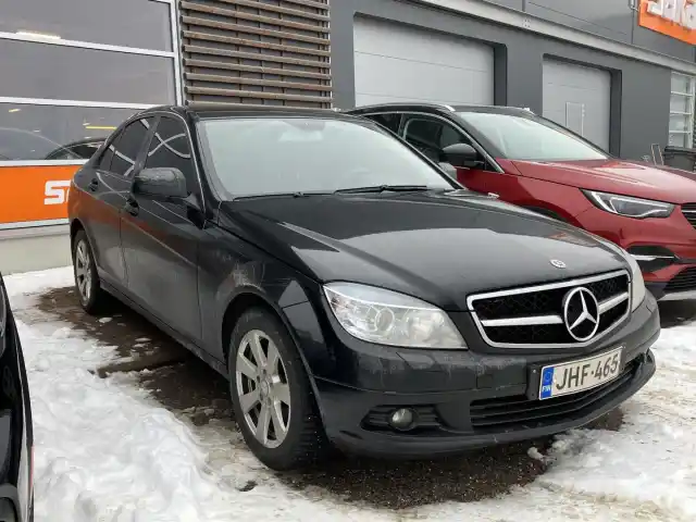 Musta Sedan, Mercedes-Benz C – JHF-465