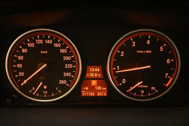 Musta Sedan, BMW 520 – JHM-423