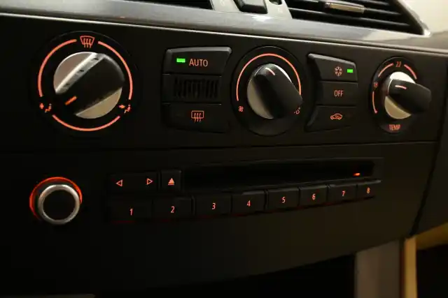 Musta Sedan, BMW 520 – JHM-423