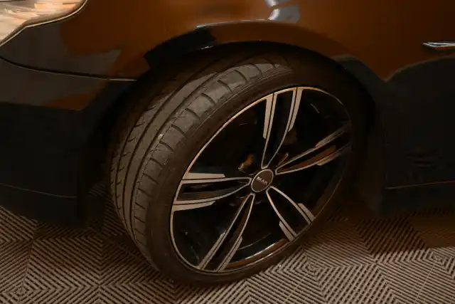 Musta Sedan, BMW 520 – JHM-423