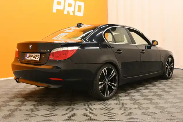 Musta Sedan, BMW 520 – JHM-423