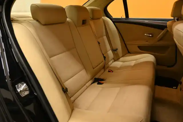 Musta Sedan, BMW 520 – JHM-423