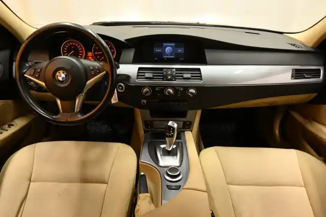 Musta Sedan, BMW 520 – JHM-423