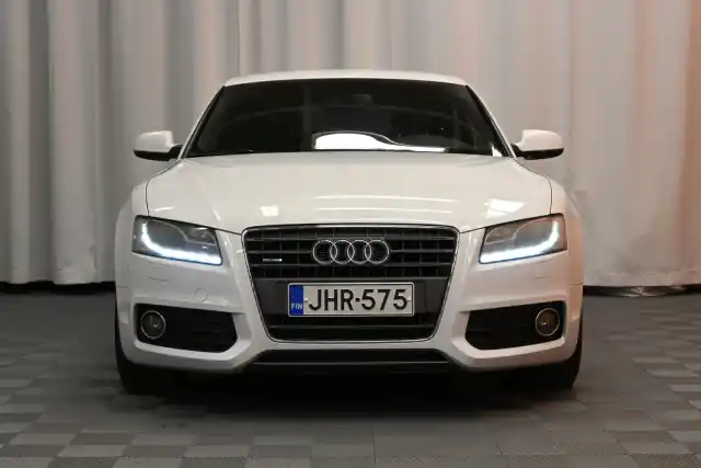 Valkoinen Viistoperä, Audi A5 – JHR-575