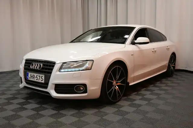 Valkoinen Viistoperä, Audi A5 – JHR-575