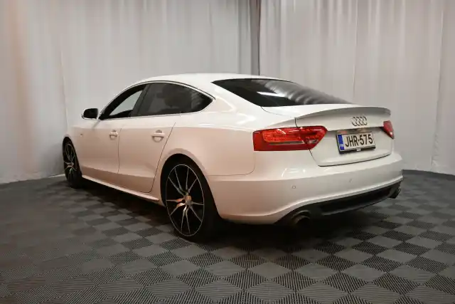 Valkoinen Viistoperä, Audi A5 – JHR-575