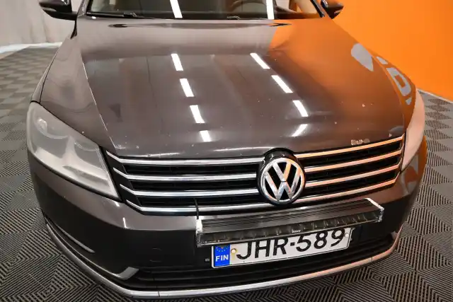 Ruskea (beige) Farmari, Volkswagen Passat – JHR-589