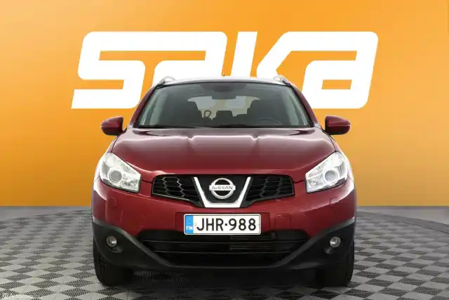 Punainen Maastoauto, Nissan Qashqai+2 – JHR-988