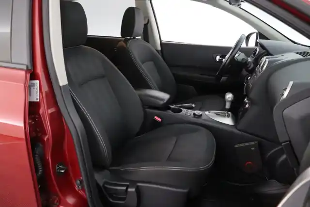 Punainen Maastoauto, Nissan Qashqai+2 – JHR-988
