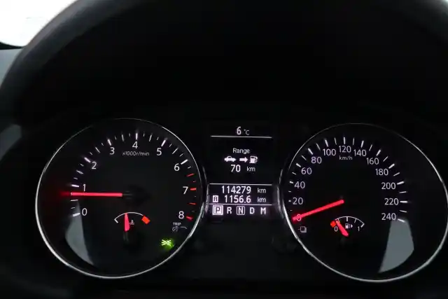 Punainen Maastoauto, Nissan Qashqai+2 – JHR-988