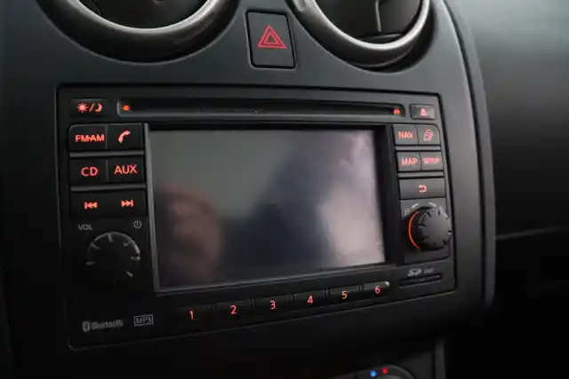 Punainen Maastoauto, Nissan Qashqai+2 – JHR-988