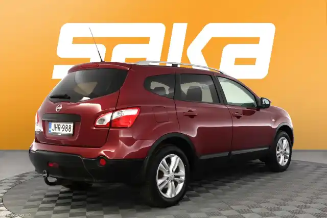 Punainen Maastoauto, Nissan Qashqai+2 – JHR-988