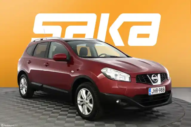 Punainen Maastoauto, Nissan Qashqai+2 – JHR-988