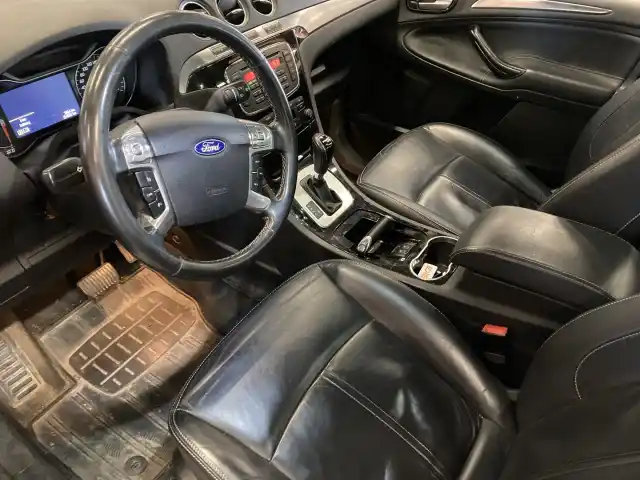 Musta Tila-auto, Ford S-Max – JHS-943