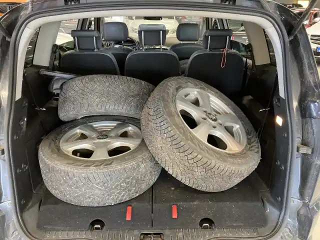 Musta Tila-auto, Ford S-Max – JHS-943