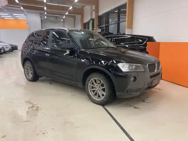 Musta Maastoauto, BMW X3 – JII-369