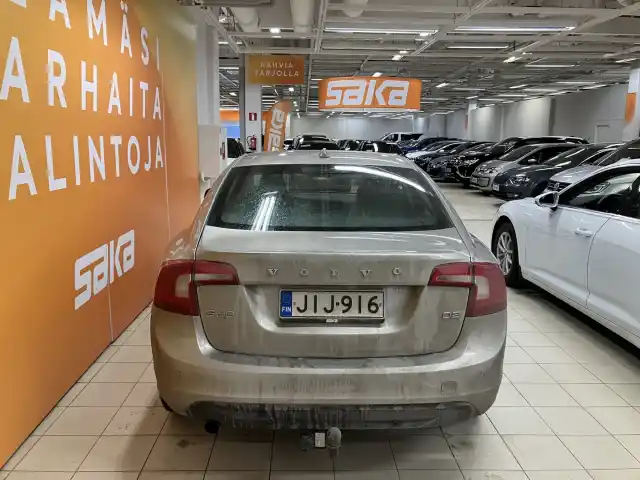 Beige Sedan, Volvo S60 – JIJ-916