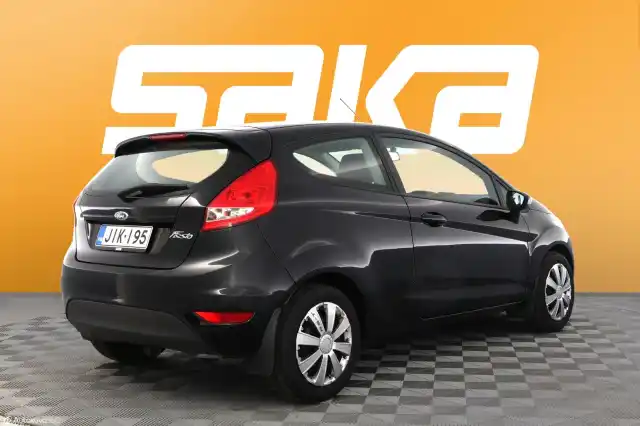 Musta Viistoperä, Ford Fiesta – JIK-195