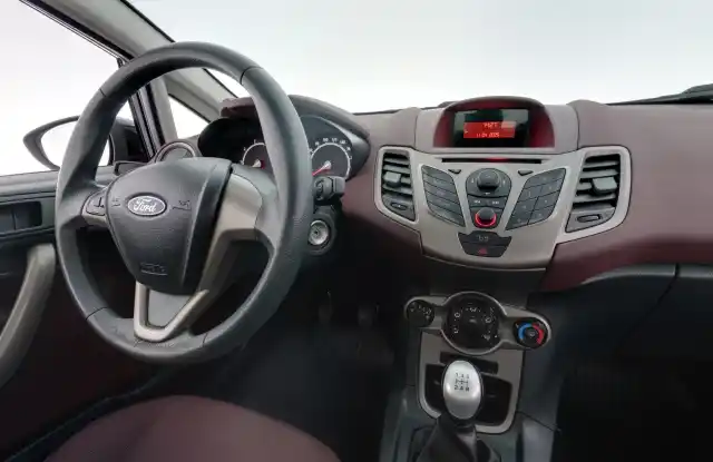 Musta Viistoperä, Ford Fiesta – JIK-195