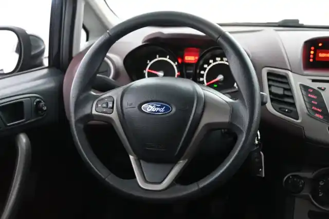 Musta Viistoperä, Ford Fiesta – JIK-195