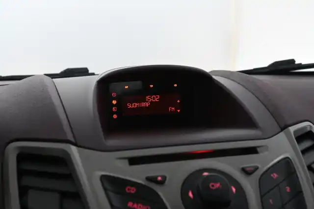 Musta Viistoperä, Ford Fiesta – JIK-195