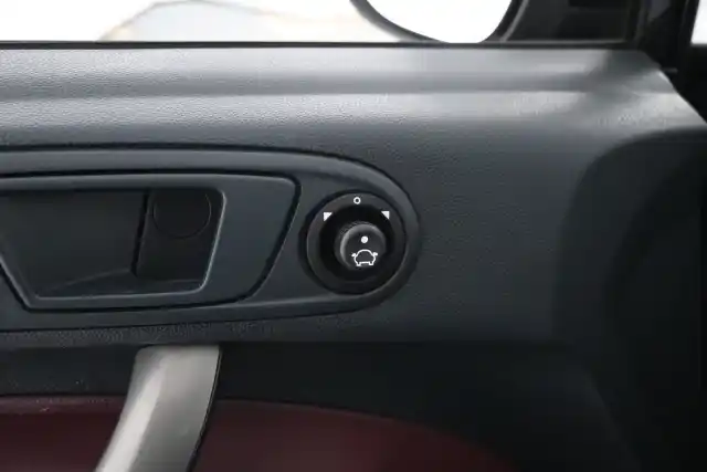 Musta Viistoperä, Ford Fiesta – JIK-195