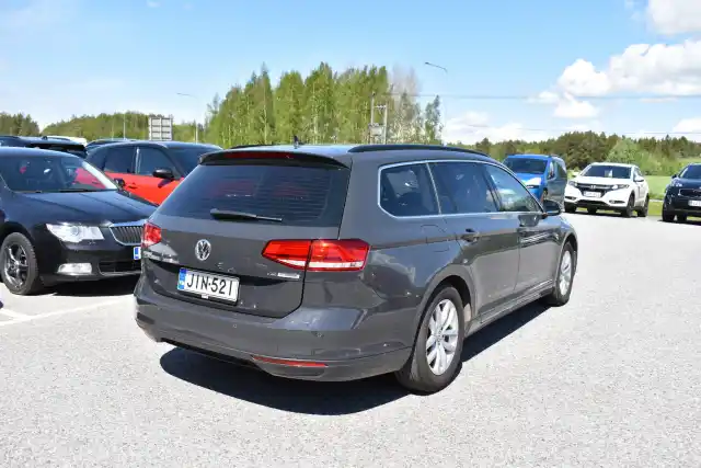 Harmaa Farmari, Volkswagen Passat – JIN-521