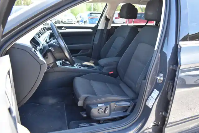 Harmaa Farmari, Volkswagen Passat – JIN-521