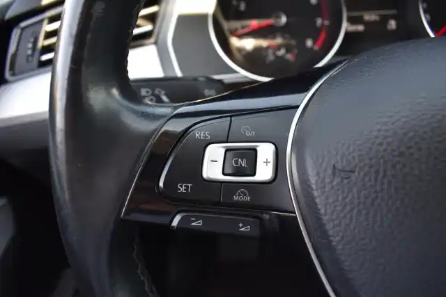 Harmaa Farmari, Volkswagen Passat – JIN-521