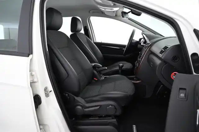 Valkoinen Tila-auto, Mercedes-Benz A – JIO-289