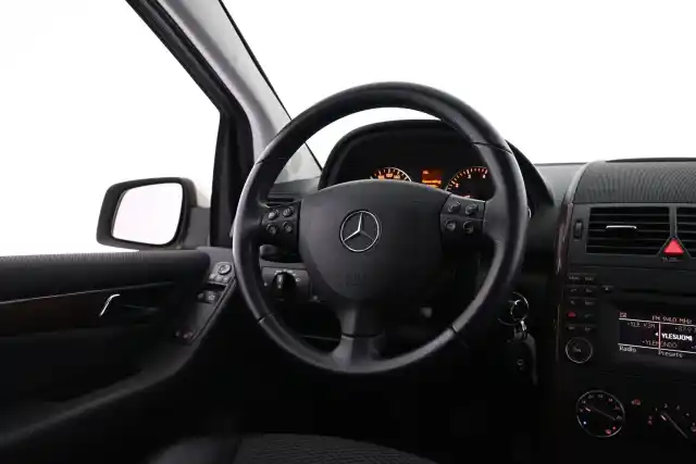 Valkoinen Tila-auto, Mercedes-Benz A – JIO-289
