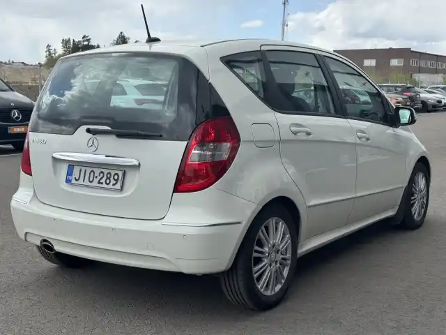Valkoinen Tila-auto, Mercedes-Benz A – JIO-289