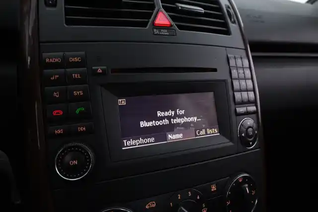 Valkoinen Tila-auto, Mercedes-Benz A – JIO-289
