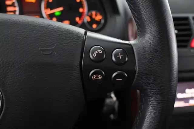 Valkoinen Tila-auto, Mercedes-Benz A – JIO-289