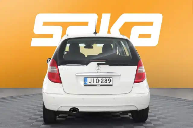Valkoinen Tila-auto, Mercedes-Benz A – JIO-289