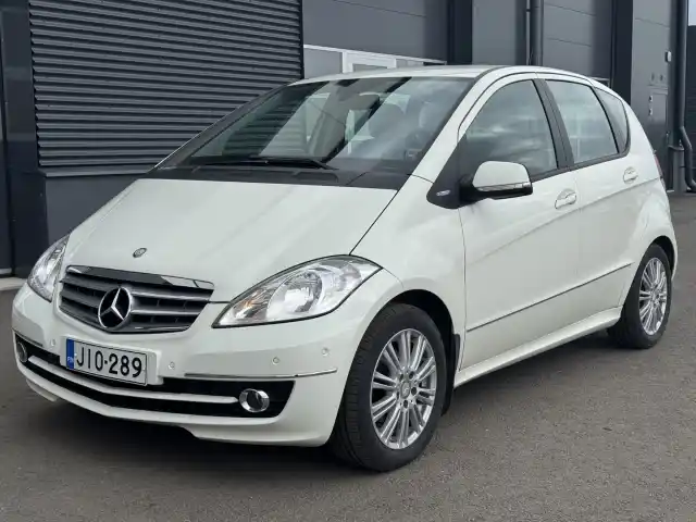 Valkoinen Tila-auto, Mercedes-Benz A – JIO-289