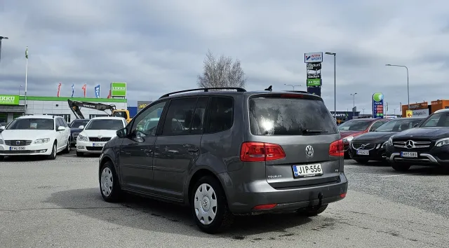 Harmaa Tila-auto, Volkswagen Touran – JIP-556