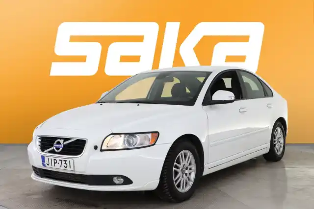 Valkoinen Sedan, Volvo S40 – JIP-731