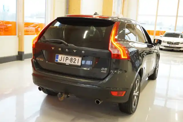Harmaa Maastoauto, Volvo XC60 – JIP-821