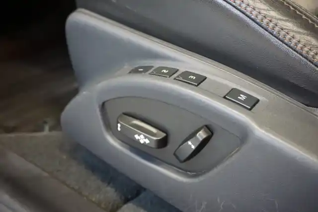 Harmaa Maastoauto, Volvo XC60 – JIP-821