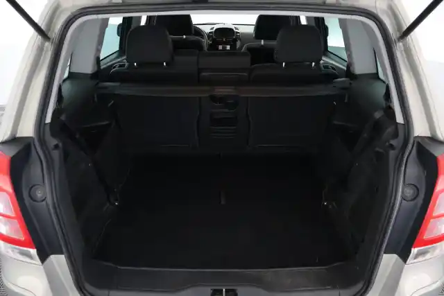 Ruskea (beige) Tila-auto, Opel Zafira – JIP-872