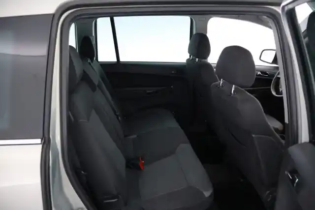 Ruskea (beige) Tila-auto, Opel Zafira – JIP-872